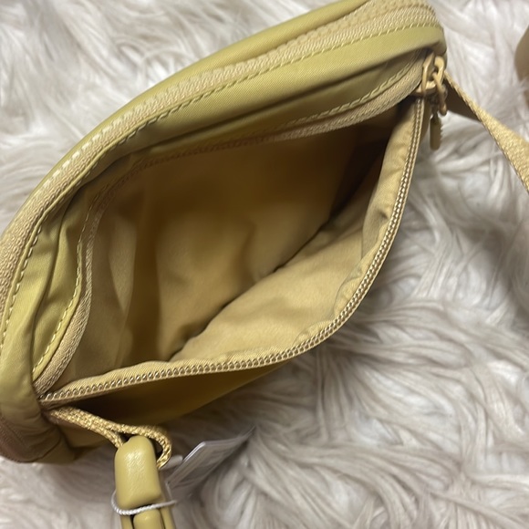 🍋 Lululemon 🍋Everywhere Belt Bag- Golden sand - Very Rare Color - Picture 6 of 11